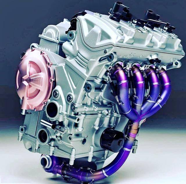 印度设计师 nirjhar mandal 日前发布的,配备增压发动机的宝马 m1000