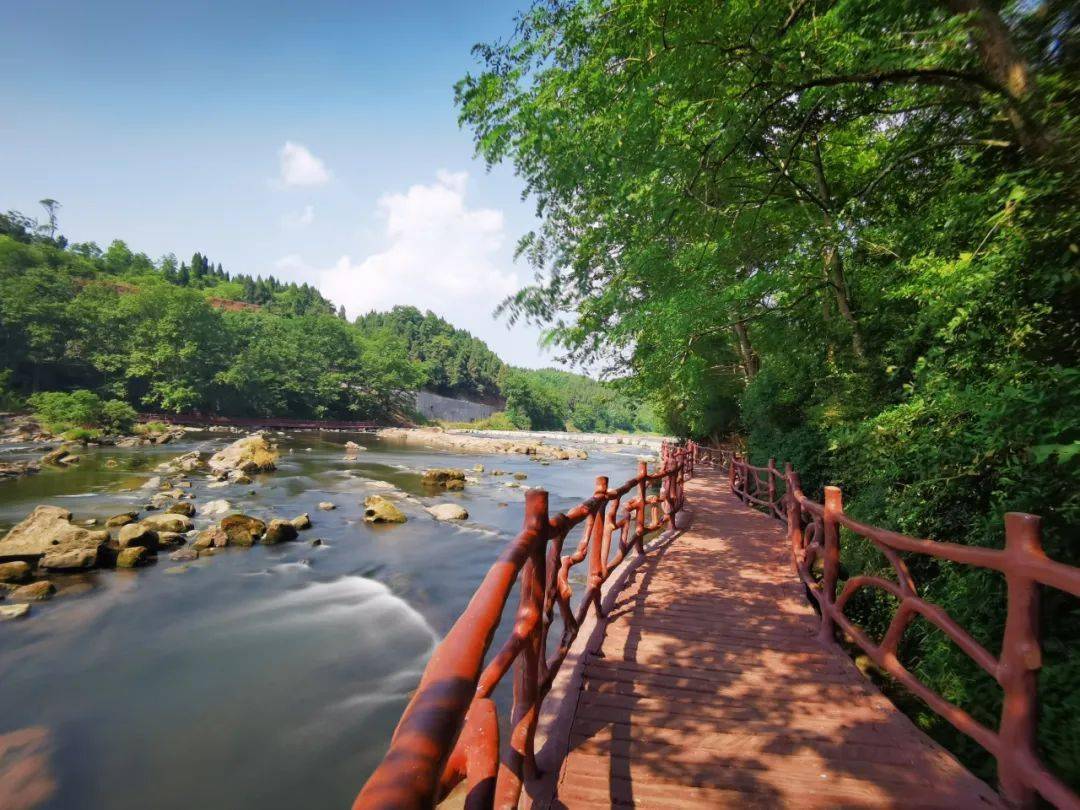 达州分会场)活动在达川区乌梅山乌梅广场举行,乌梅山创建4a级旅游景区