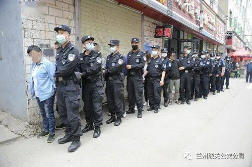 丢人甘肃8人卖淫嫖娼被抓现场直击