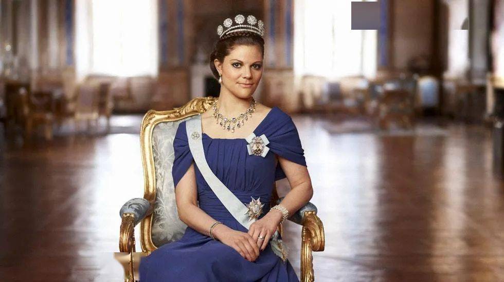 弟弟卡尔·菲利普王子之前我们还写过他妻子索菲亚王妃去抗疫前线做