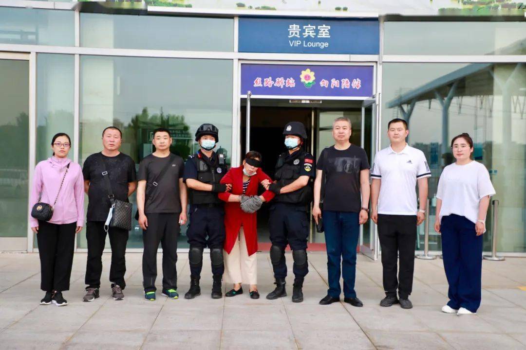 蹲守了十多个小时内蒙古警方抓获潜逃22年的命案逃犯