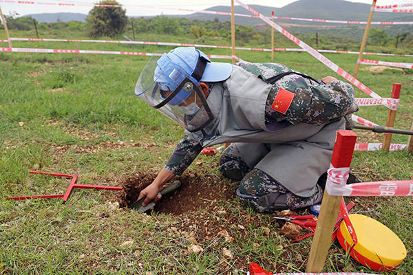 中断10年中国维和部队恢复联黎人道主义扫雷行动