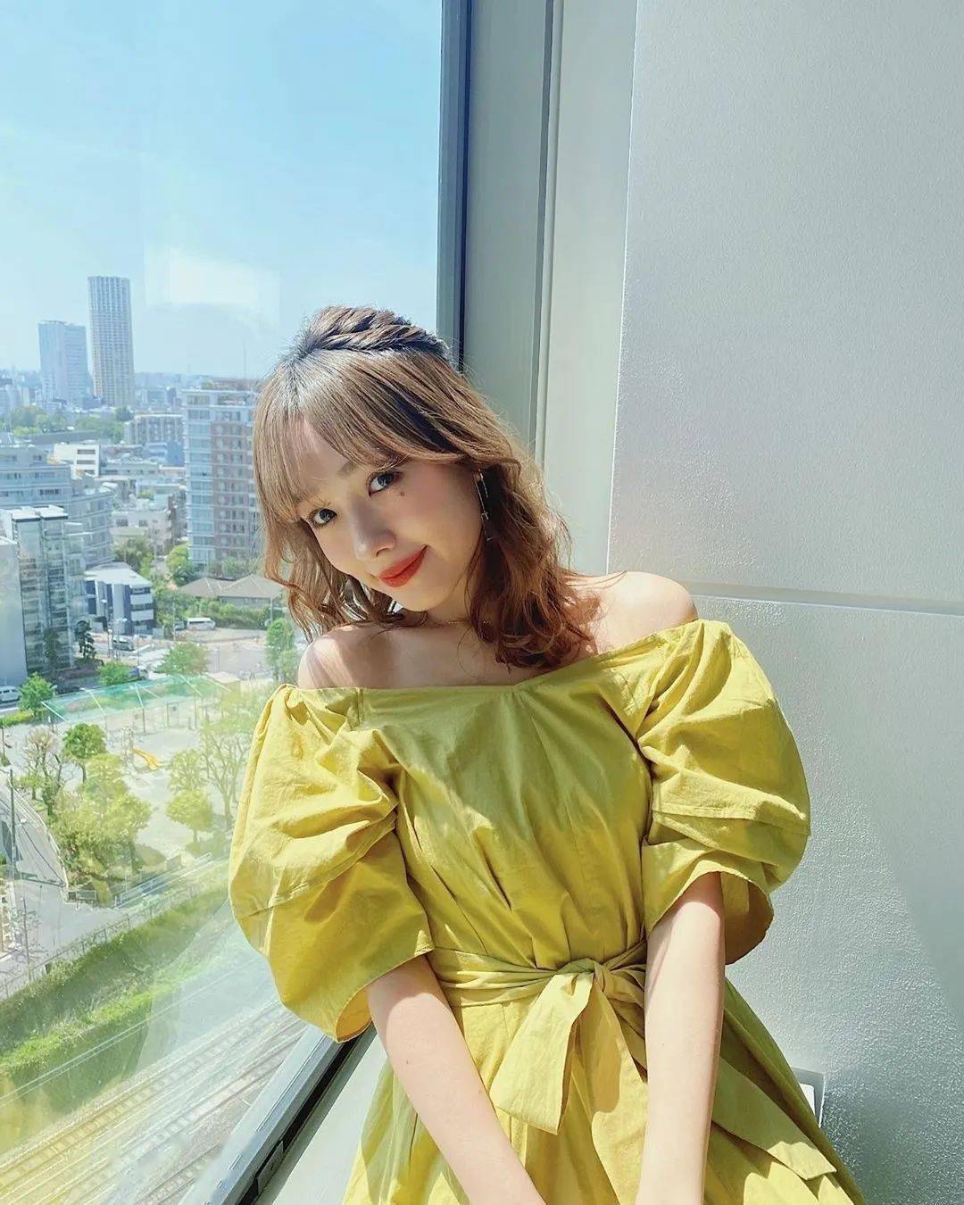 潮搭汇丨让人看一眼就难忘的泪痣女孩樱花妹前田希美の甜美风穿搭