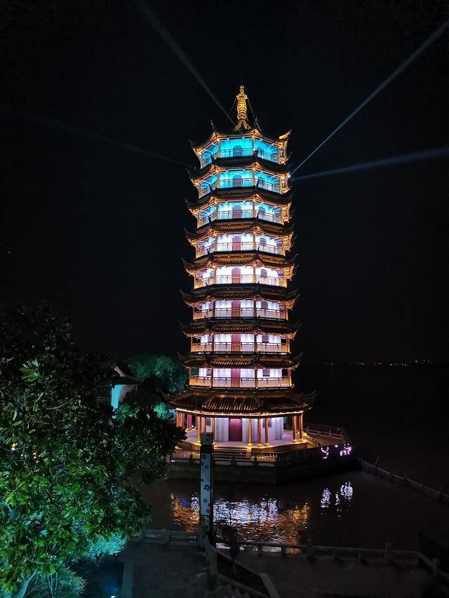 入游夜色周庄中国第一水乡品周庄之水尝鲈鱼之美