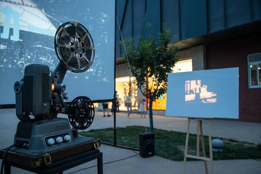 在西影看露天电影,过最有电影味儿的仲夏夜_放映机