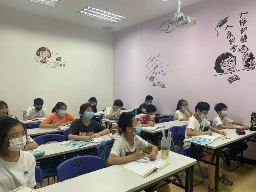 熟悉的教室久违的课堂立尚校区全线复课啦严控防疫第一道安全更放心