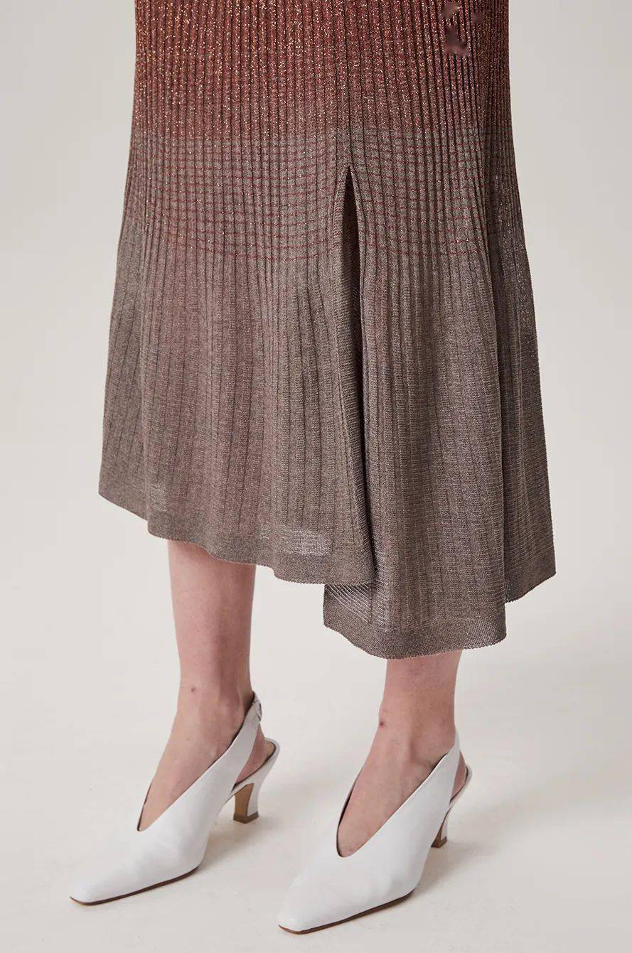 【衣服下摆是什么意思】衣服下摆是什么意思图片