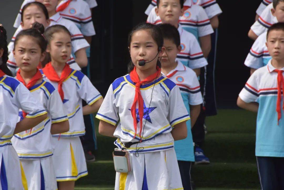 淳化县城关小学举办诵中华经典做博学少年经典诵读比赛