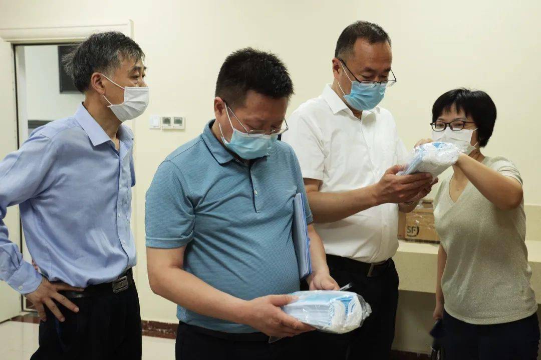 全体毕业生 宿舍尘土净,民大盼君归!