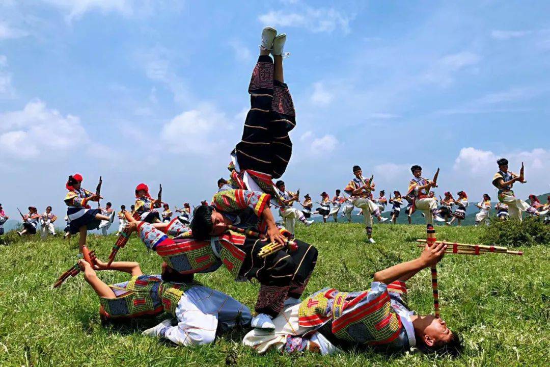 纳雍县国家级非物质文化遗产芦笙舞滚山珠近年来,在当地党委,政府的