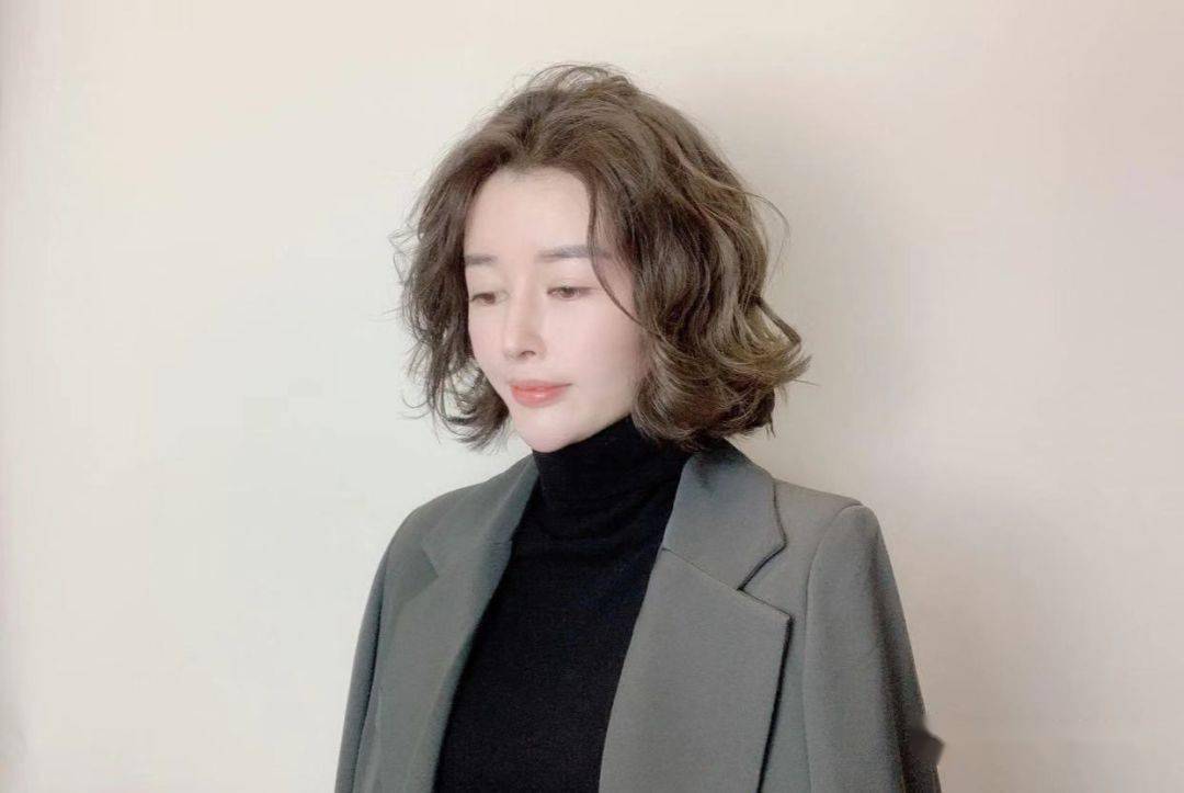 2020短发"烫了"才好看_发型