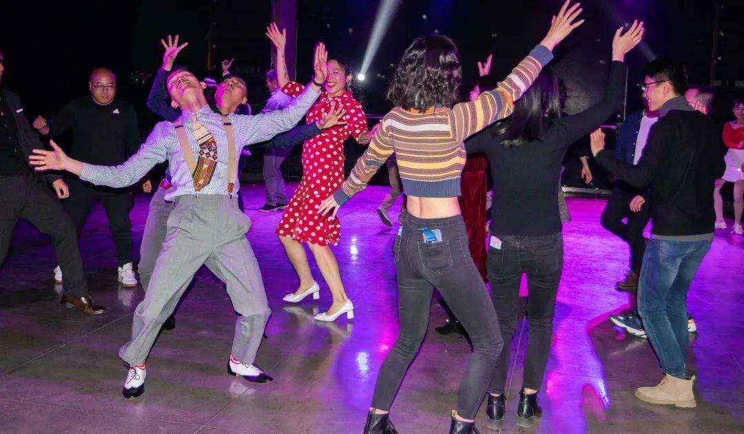 吹过来的时候随着湿润的亚热带海洋季风当swing danceswing dance摇摆