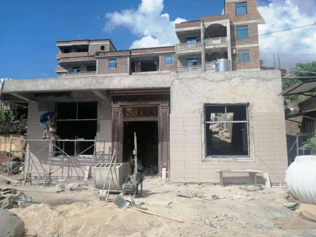 西埔村黄金进,黄志平的房子已完成外立面装修阳光明媚,檀林村黄金海