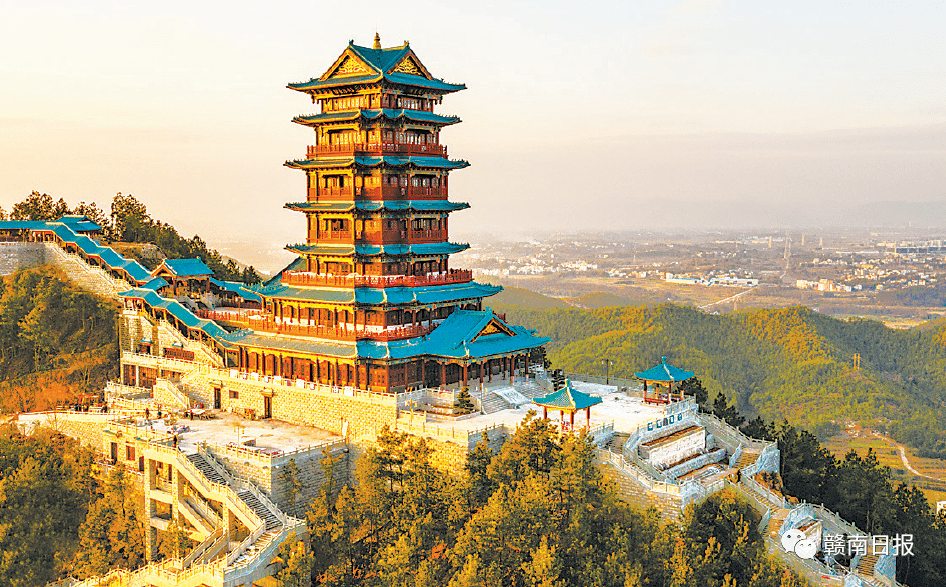 位于信丰谷山景区的信丰阁信丰县"非遗"大阿"子孙龙"巡游信丰县坚持"