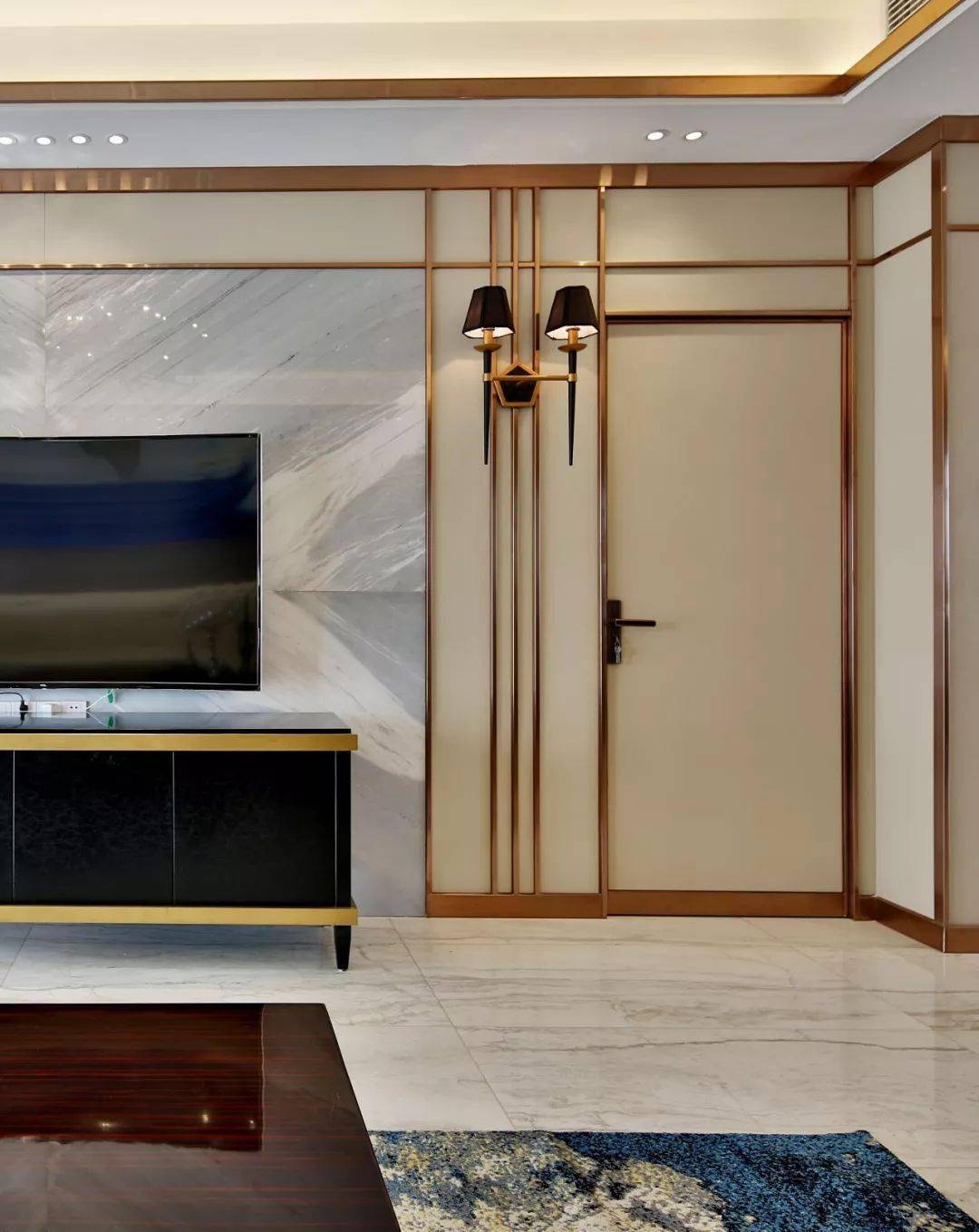 金属镶边加瓷砖,完美