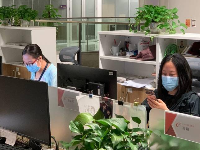 广州日报全媒体记者巡城直击公共场所戴口罩仍自觉