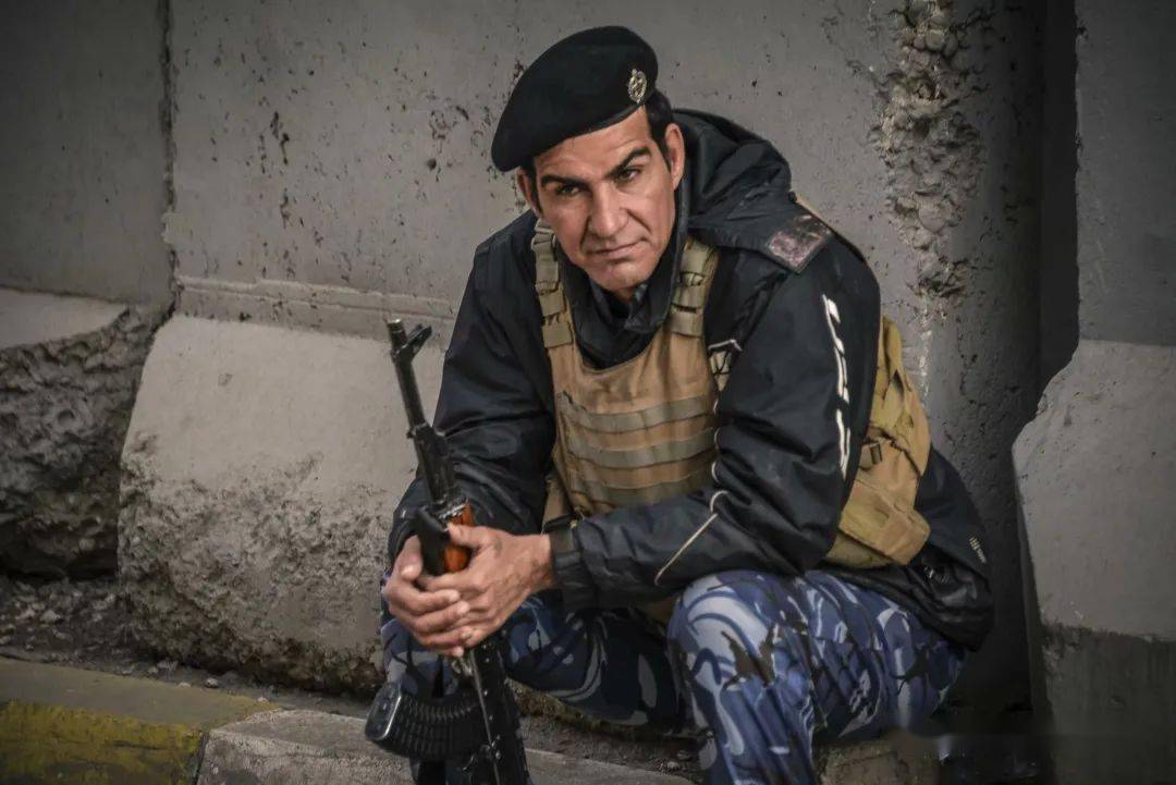 4在路上伊拉克的严肃脸