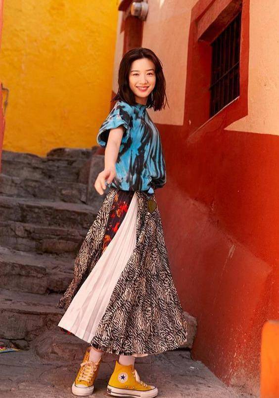 永野芽郁写真集nocambia公布纵马在墨西哥沙漠的红裙女郎