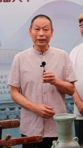 人徐朝兴,龙泉宝剑锻制技艺代表性传承人沈新培也纷纷加入直播行列