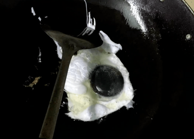 武冈惊现黑色蛋黄的蛋真是惊呆了