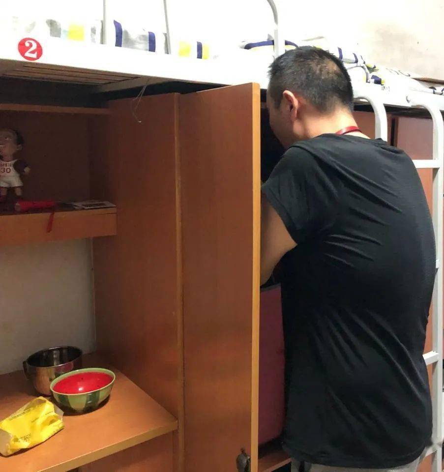 校园宿舍是公共场所,涉及公共安全利益,为落实学校工作思路,打造二外