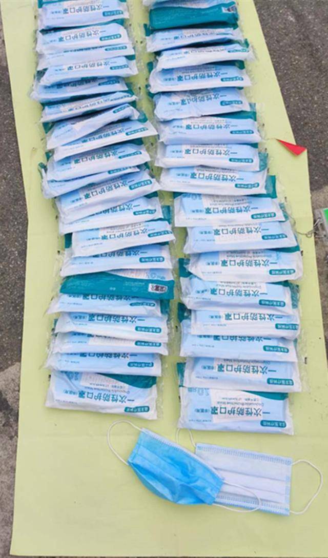 青岛李村夜市上口罩摆摊卖如此便宜却无人搭理