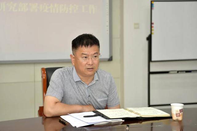 镇党委书记张孟军在会议上强调,要深刻认识到北京市近日连续出现新增