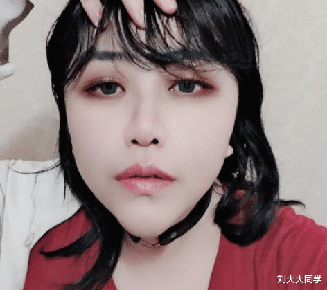 如今距离去年乔碧萝意外露脸事件已经过去了将近一年的