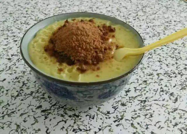 丁记茶糖酥脆,香甜,爽口,清康熙帝至平泉围猎,食而赞之,遂为贡品.