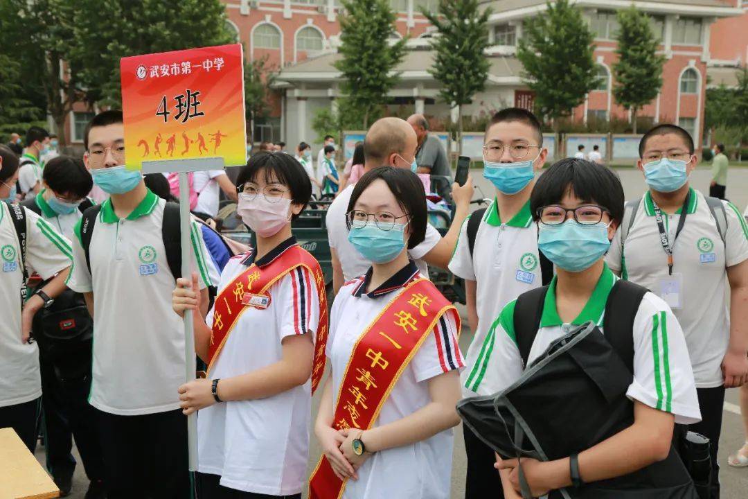 胸中自有凌云志海阔天空任鹏程西苑中学欢送2020年武安一中提前批录取