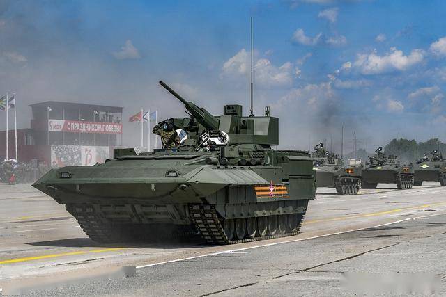 爆炸反应装甲,炮塔下方加装链甲式装甲;更换了新的2a82-1m型坦克火炮