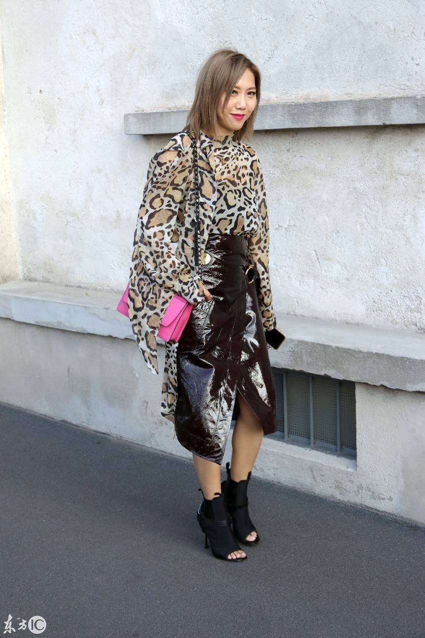 豹纹元素的搭配,夏日这样穿搭时尚又吸睛
