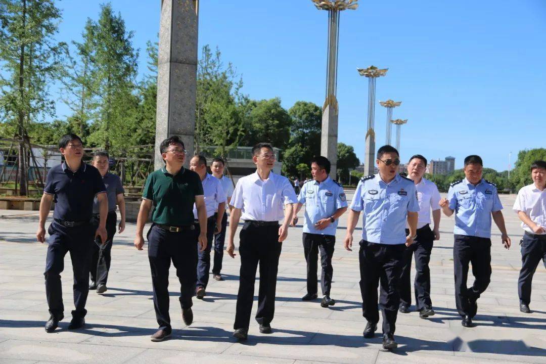 实地调研▲鹰潭市第一中学雪亮视播一体设备点▲市民广场"雪亮工程"