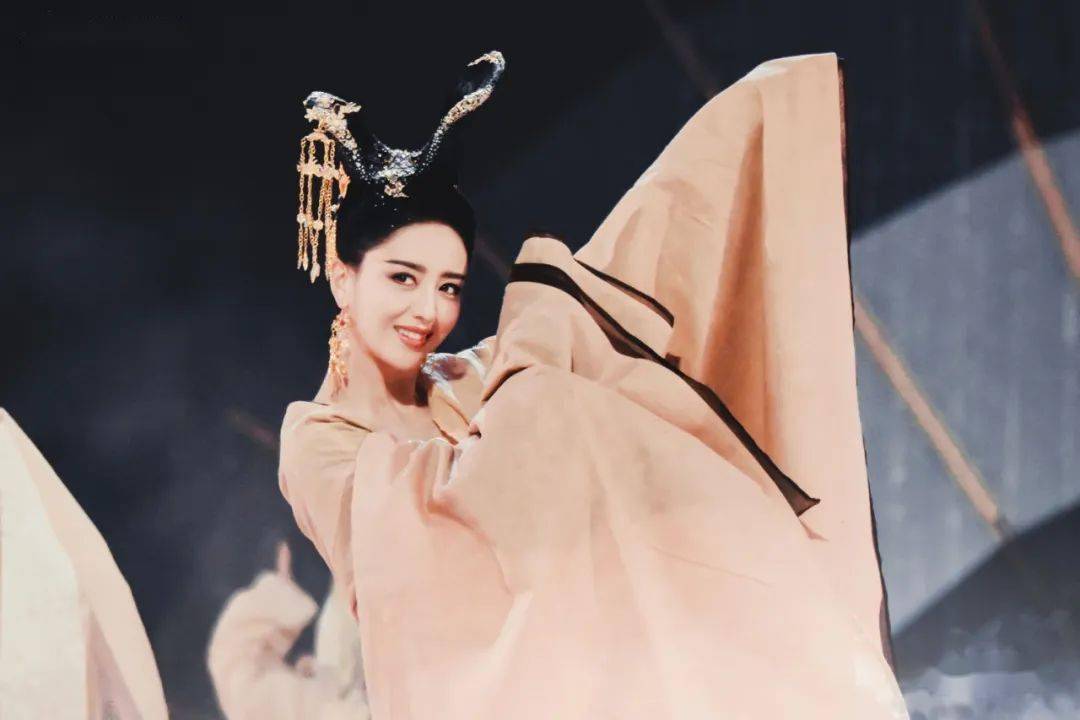 佟丽娅携手重庆市歌舞团演绎芒种丫丫真的太美了