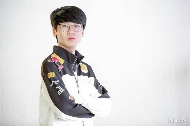 lck夏季赛定妆照拍摄:smeb,kuro老队友聚首,三位女主持吸睛