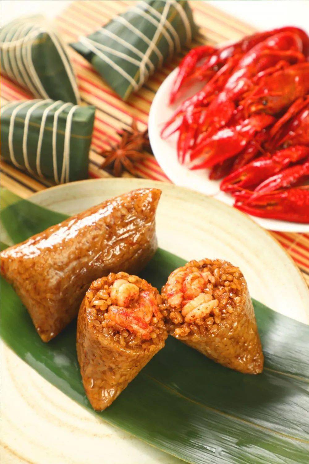 "小龙虾鲜美q弹,粽子香糯入味,辣得恰到好处"肇庆风味肉粽"秘制五花肉