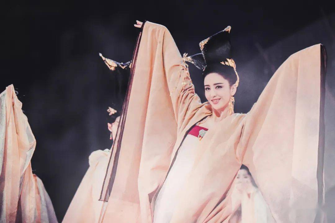 佟丽娅携手重庆市歌舞团演绎芒种丫丫真的太美了
