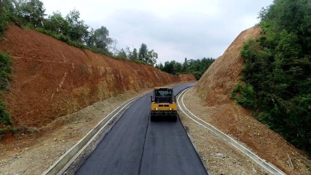 闪里这条路即将建成通车!_黄浮