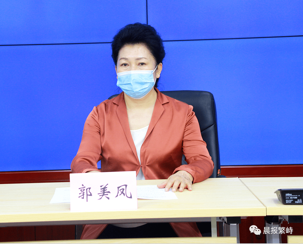 忻州市新闻中心主任尹新凤繁峙县人民政府县长崔峥岭6月18日,忻州古城