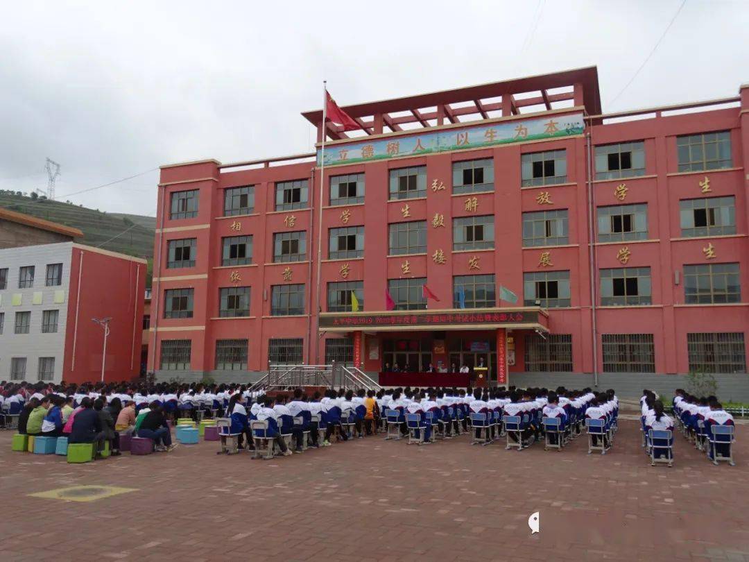 会宁太平中学17名教师162名学生受表彰