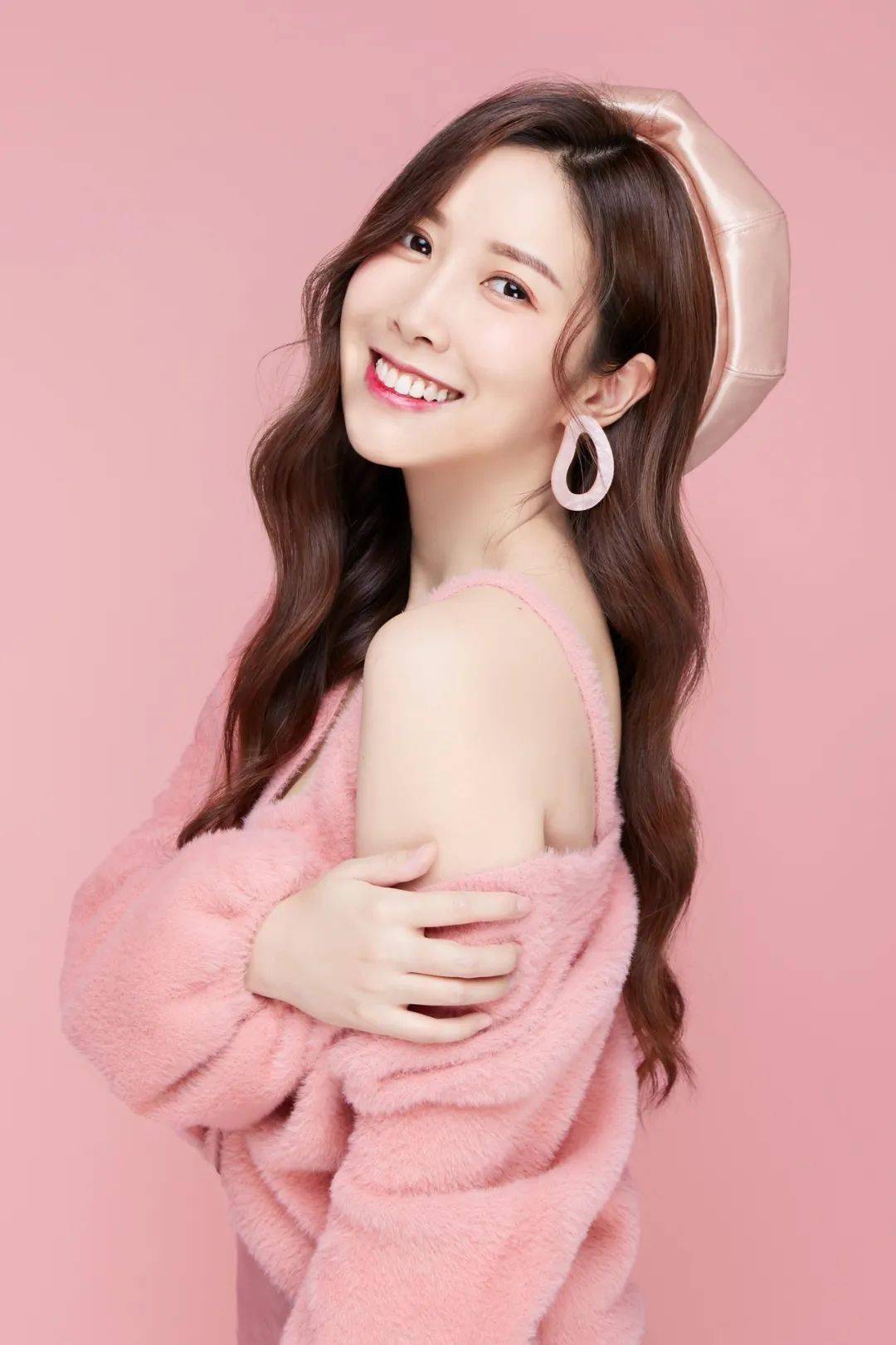 林颐携林琳,肖猪以及至top网红一齐助庆高明钧明城,20号晚见!