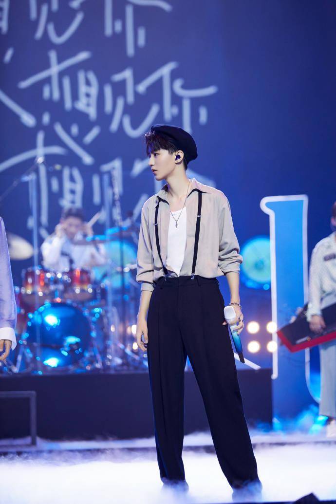 工作室分享王俊凯《我们的乐队》后台照,贝雷帽凯 《想见你》的惊喜