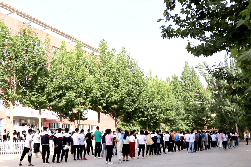为青春与梦想奋斗!_阿图什市