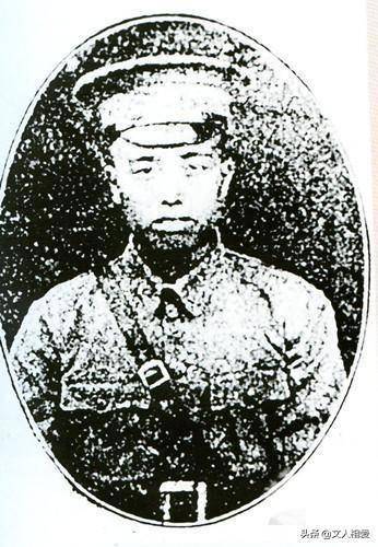 后考入广州黄埔军校第四期学习并入党,期间参加了歼灭陈炯明的东征