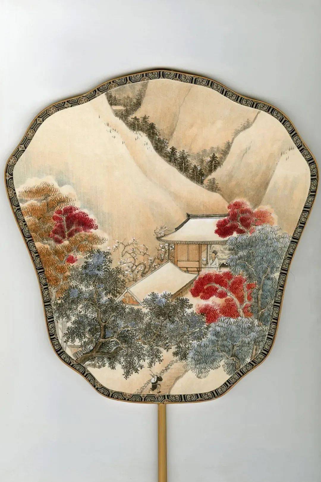 观展|纸上云烟绘就诗意生活:何挺×萧韩山水·扇面展