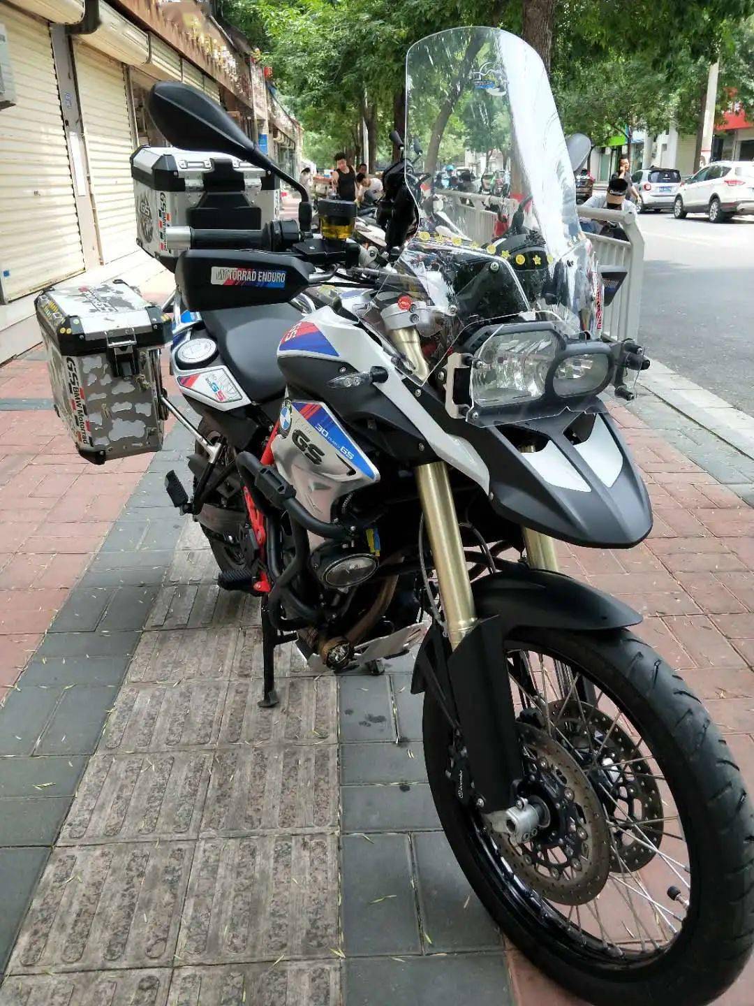 转让河南郑州市大贸宝马红白f800gs