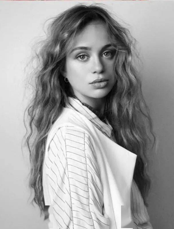 英国王室美貌女勋爵泳衣照曝光保守民众力挺还是爱她