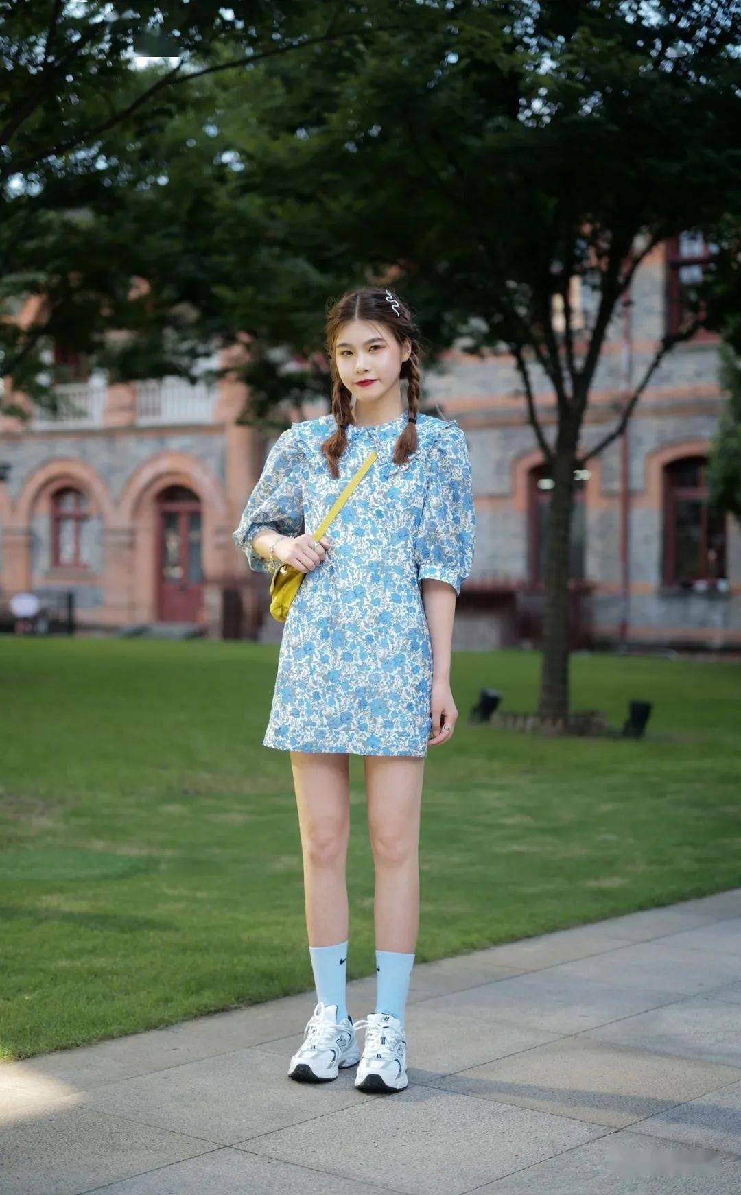 【滚叔街拍】一下雨,世界就好像变成了清凉的蓝色