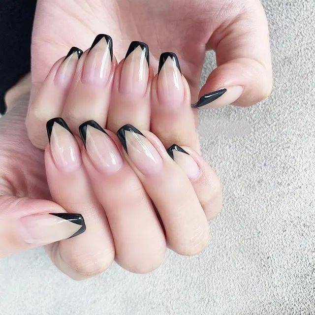 试试v法式美甲吧!