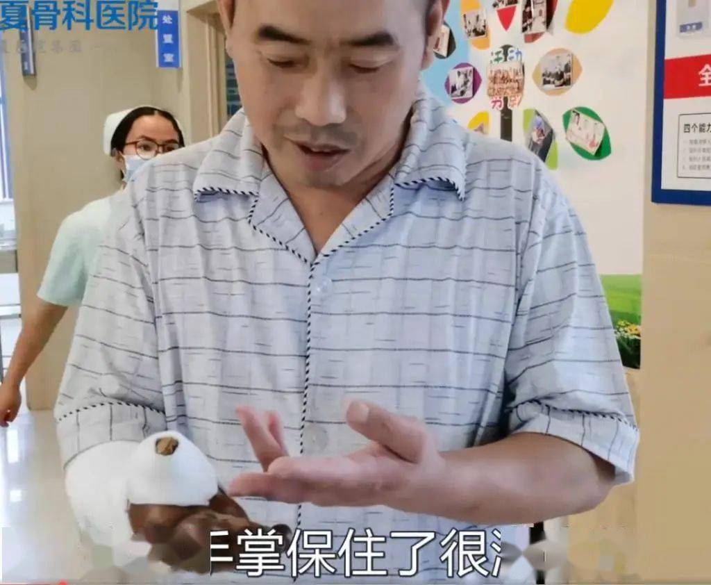 再三感谢韩健主任,何志伟医生及全体医护人员对他的精心治疗和护理